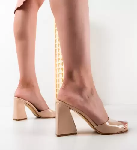 Saboti dama Rodrigo Bej